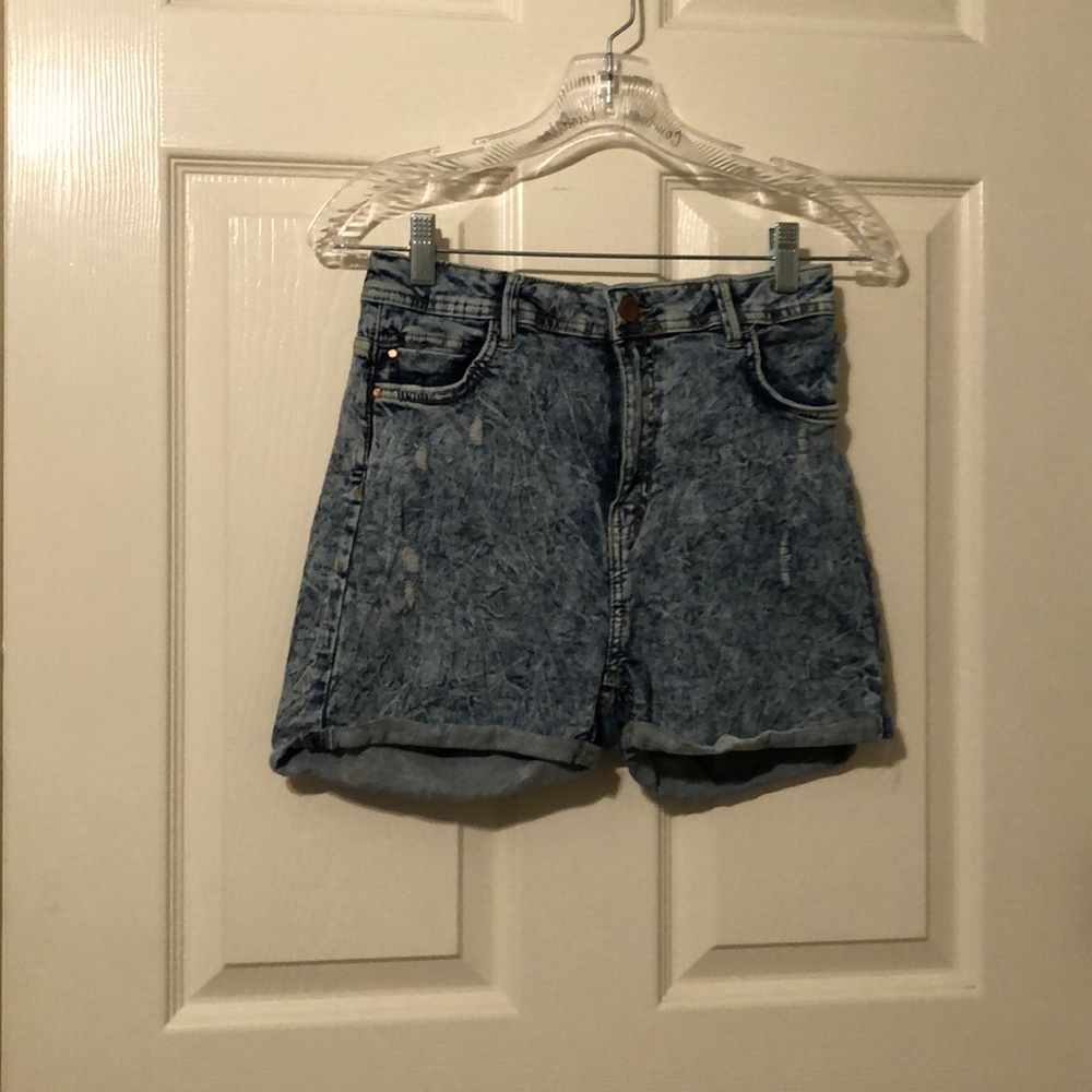 Cute acid wash high waisted shorts!!
